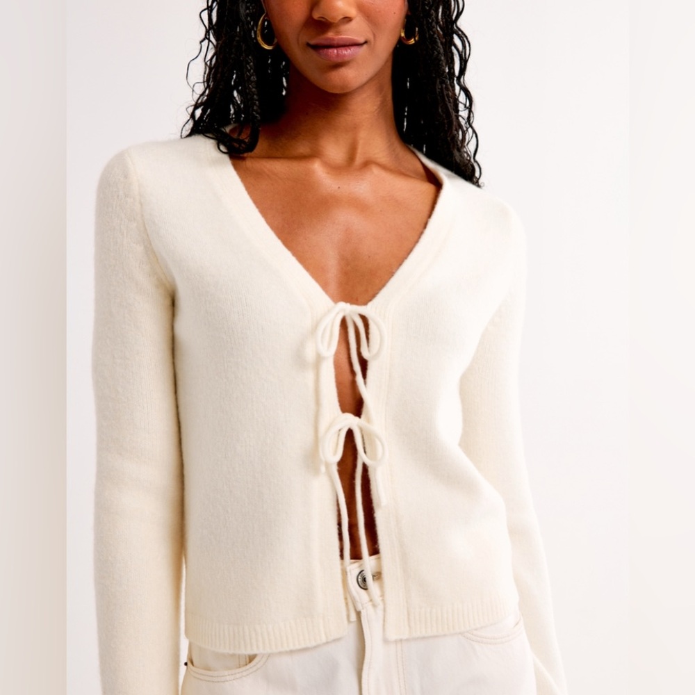 Abercrombie & Fitch Tie Front Cardigan in cream, size XS.